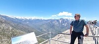 genieten van het uitzicht op de top, en even bijkomen van de wandeling