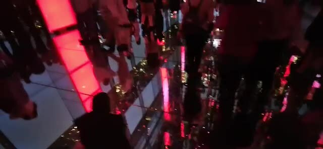 aangekomen op de 91ste verdieping VanDerBild Tower