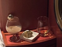 De Baileys en de wiskey voor het slapen gaan met chocolaatje