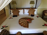 En weer bloemen op het bed