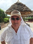 André als Arabier, allemaal tegen de zon