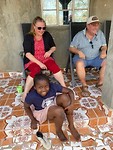 Lekker zitten op de stoelen die we opgestuurd hadden