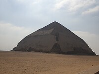 de geknikte piramide