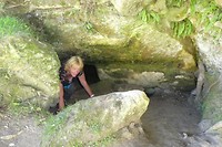 Limestonegrot, uit de grond