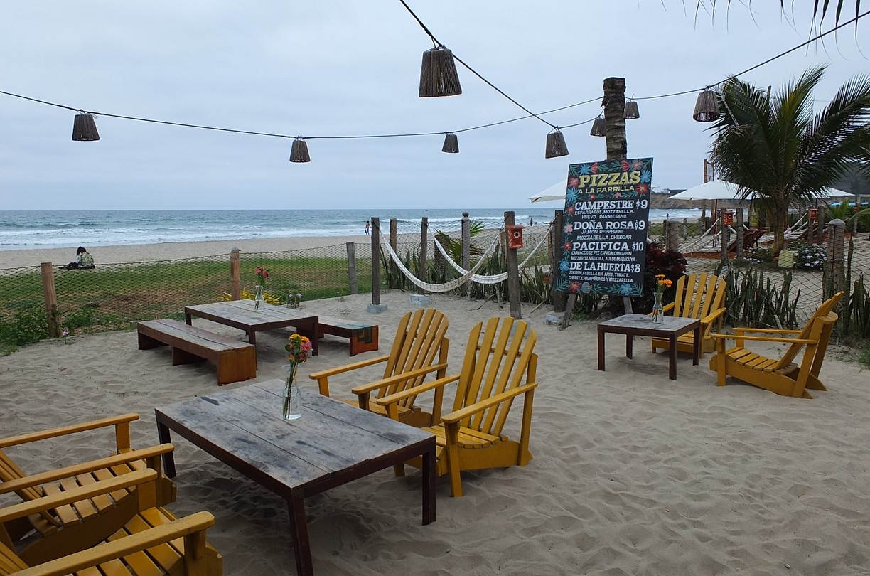 Strand bij hotel in Montañita Foto Anita Rietberg’s reisblog