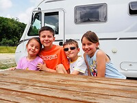 Kids op camperplek