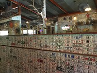 Saloon vol met one dollar biljetten