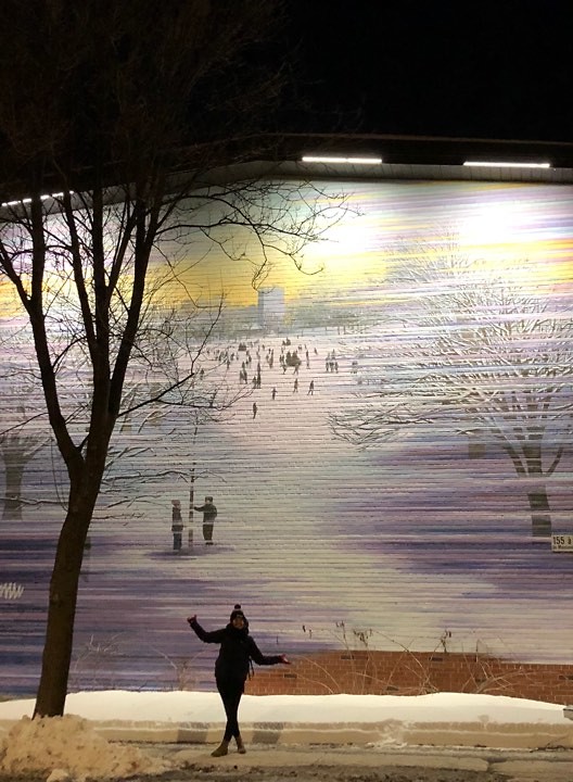 Voor de mural