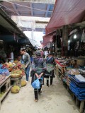 Op de markt met onze H'mong gidsen