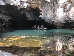 Onder de Buddha Cave een onderaardse rivier.