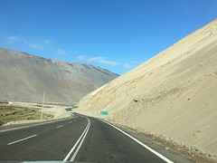 Langs hoge zandduinen