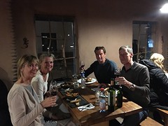 Met z'n vieren gegeten in restaurant Adobe