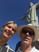 Iedereen maakt selfies met Christus beeld