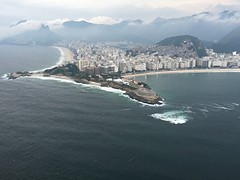 Uitzicht over de stranden van Rio vanuit de helicopter
