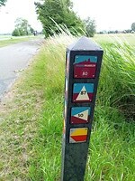 Geel rood op paaltje