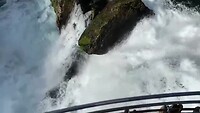 Een waterval onderweg