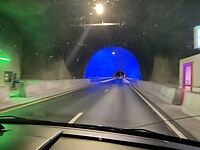 Neon licht in de tunnel