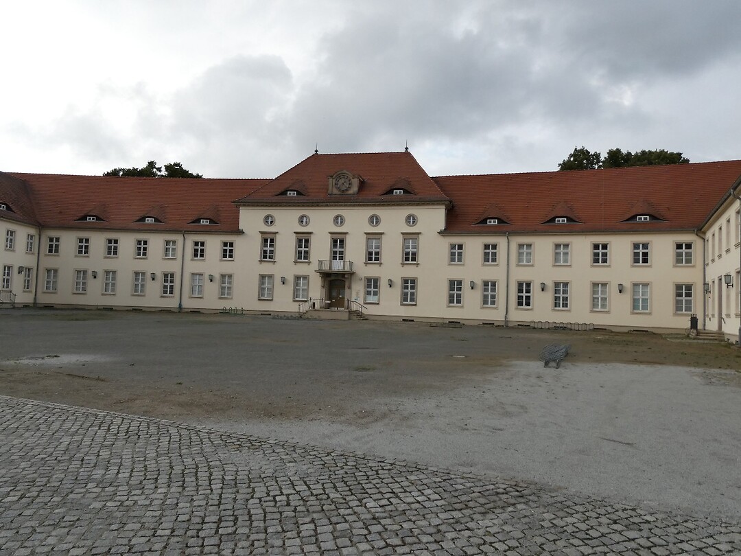 Het stadhuis tegenover slot Oranienburg