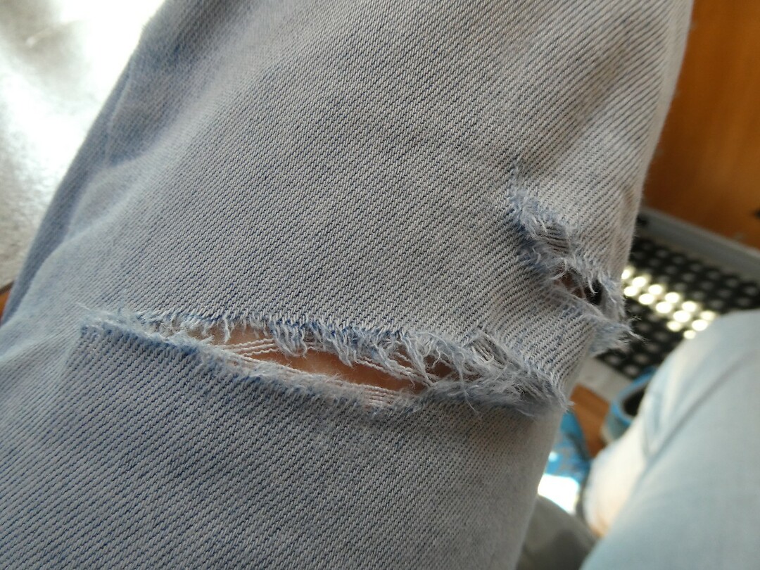 gescheurde spijkerbroek