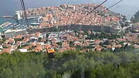 Met de kabelbaan 400 meter omhoog boven Dubrovnik