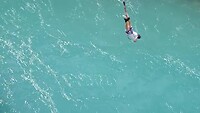 Bungy jumpen vanaf hangbrug boven de Kawarau  river