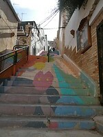 Klimmen over mooie trappen naar het kasteel van Aguilas.