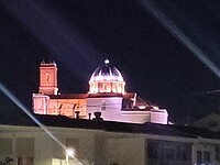 Het verlichte historisch centrum van Altea vanaf de camperplaats