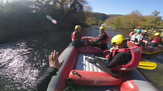 Raften in de Vikoskloof met 2 watervalletjes.