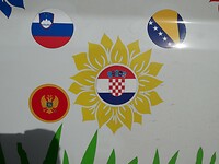 Eigenlijk had ik de vlag van Bosnië (rechtsboven) als eerbetoon in het midden moeten plakken.