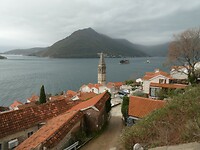 Het gerenoveerde Perast aan de baai van Kotor