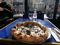 Truffel pizza in Nice