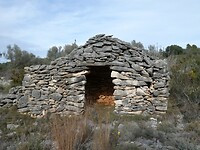 De streek staat bekend om deze huisjes: zonder cement of ander bindmiddel.