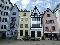 P1007798