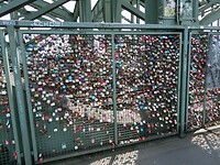 Liefdes slotjes op de Hohenzollern brucke