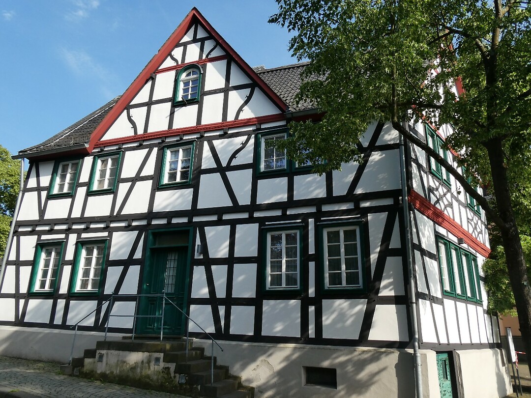 P1007880