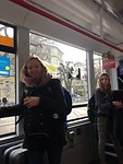 met de zware bepakking het ov trotseren