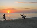 Capoeira on the beach (Afrikaan en Anne mzungu)