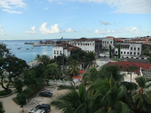 uitzicht vanaf the house of wonders (stone town)