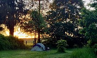 Zonsondergang op de primitieve camping