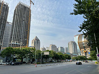 2023-05-28_226-Wachten op de City-Bus, Shenyang