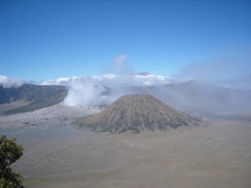 mount bromo is de kleinste die rookt