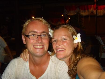 Heerlijk eten in Ubud waar je als welkom een bloem achter je oor geschoven krijgt