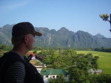 uitzicht vanaf ons balkon in Vangvieng