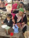 Een noodlesoepje met oma eten op de markt