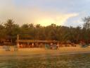 Ons strand gezien vanuit het water