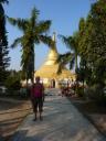 Bas bij de tempel van Myanmar