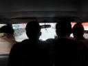 Knus met 4 man voorin in de jeep