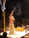 Ceremonie waar de Ganges aanbeden wordt