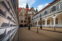 12. Koninklijke stallen 