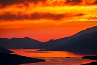7.Zonsondergang boven de baai van Kotor